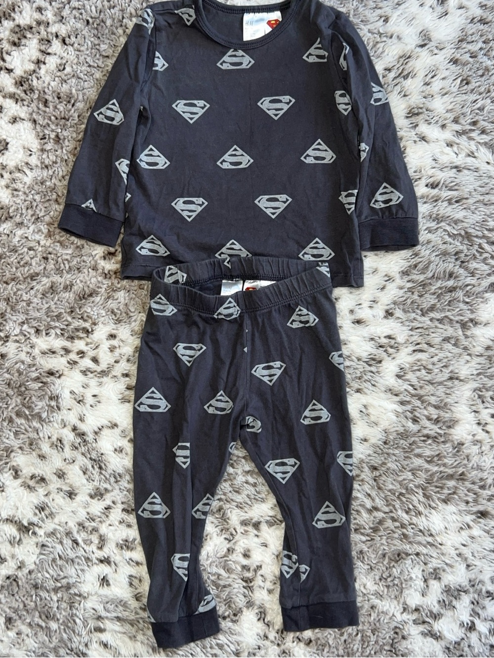 H&M Superman Boys 2 Piece Pajama Set Gray Logo Print 6-9 Months
